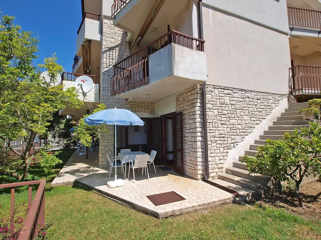 Apartments Jolanda 911 Rabac